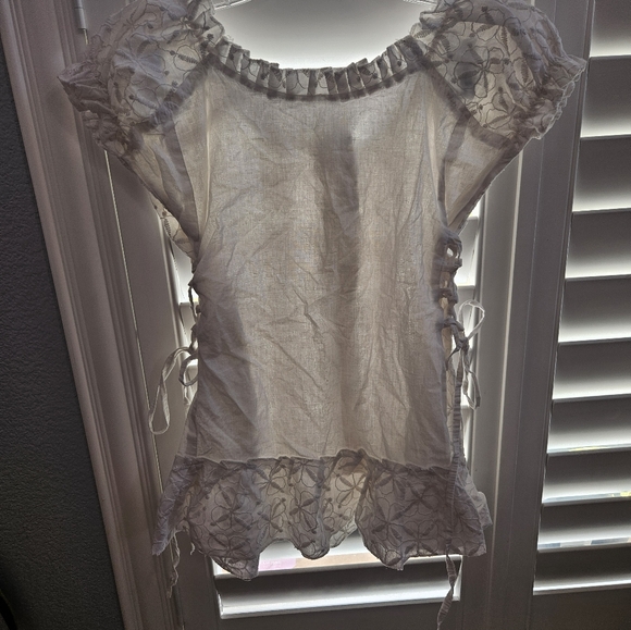 Elegant Cream Lace Women's Top Size Small - Picture 8 of 8